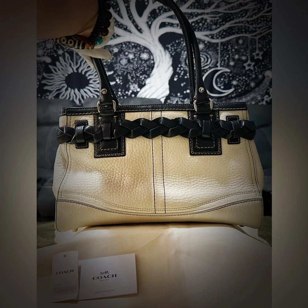 Vintage Y2K Coach tote handbag shoulder bag, Black and Cream Satchel 2009 years - Picture 10 of 17